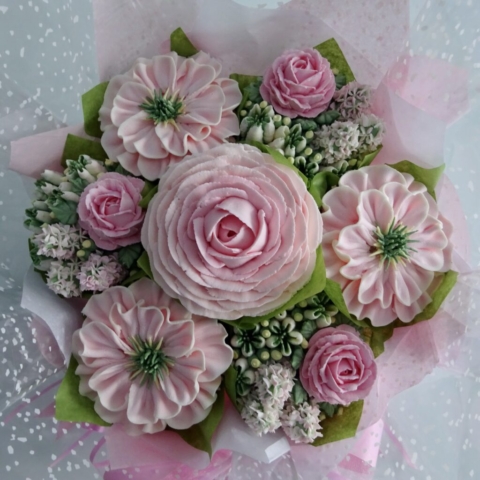 "Small Deluxe Cupcake Bouquet Pinks"