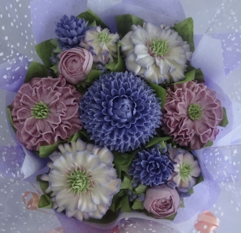 "Small Deluxe Cupcake Bouquet Rich Vintage"