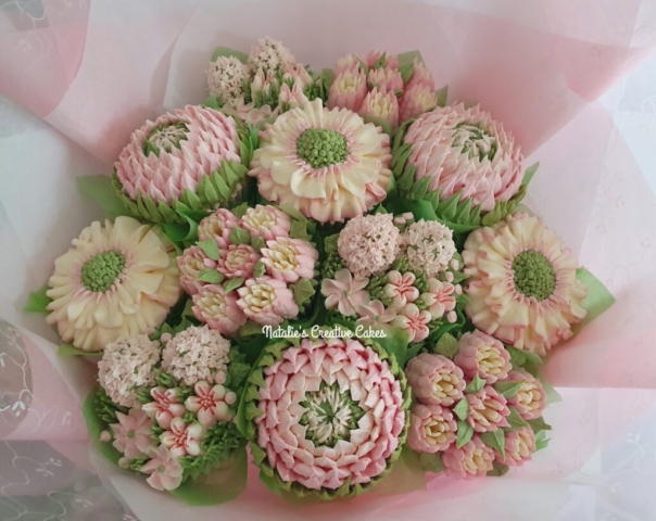 "Medium Deluxe Cupcake Bouquet Blush"
