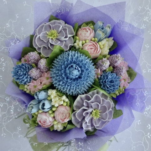 "Small Deluxe Cupcake Bouquet Lilac, Cornflower, Pink"
