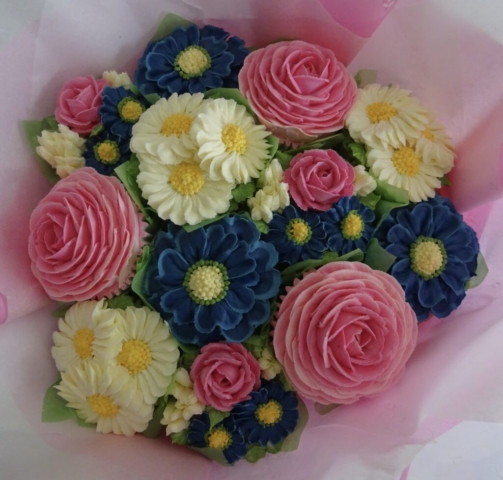 "Medium Deluxe Cupcake Bouquet in Sapphire, Rose and Daisy"