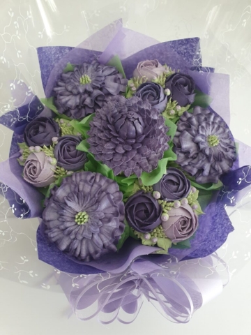 "Small Deluxe Bouquet in Purple"
