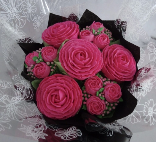 "Small Deluxe Bouquet Roses"