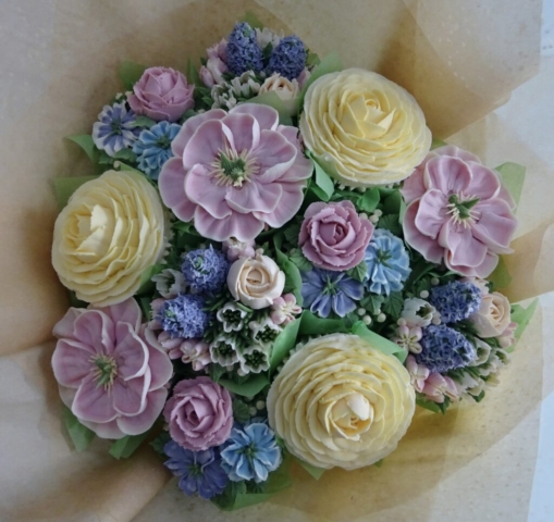 "Medium Deluxe Cupcake Bouquet in Spring Pastels"