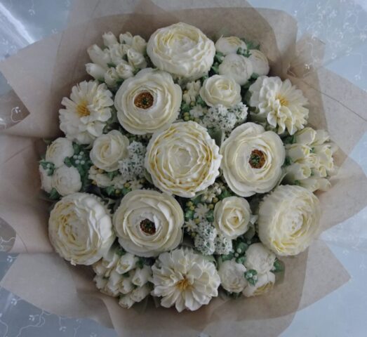 "Large Cupcake Bouquet White"