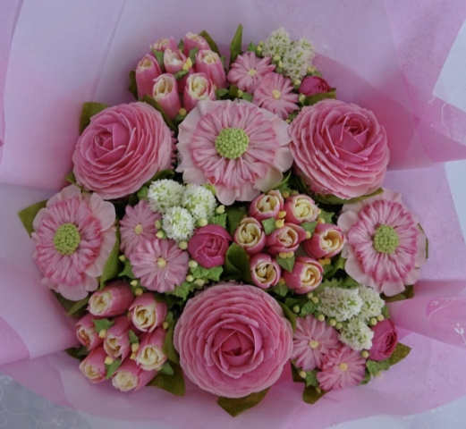 "Medium Deluxe Cupcake Bouquet in Pinks"