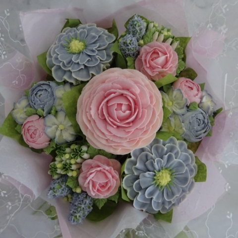 "Small Deluxe Cupcake Bouquet in Spring Shades"