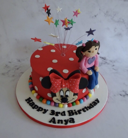 "Minnie Mouse Cake"