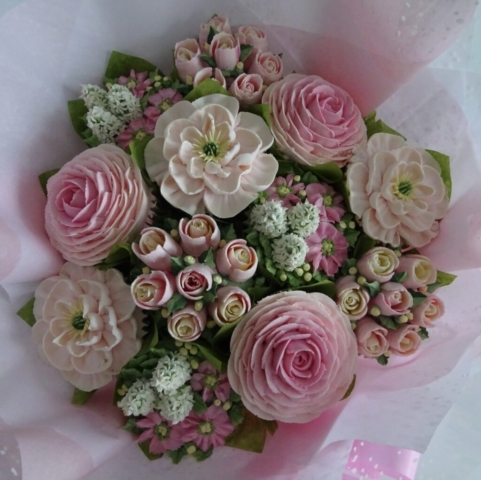"Medium Deluxe Cupcake Bouquet in Pinks"