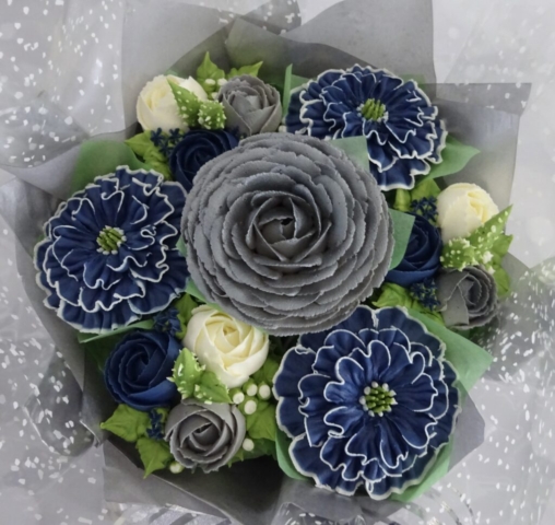 "Small Deluxe Cupcake Navy and Silver"
