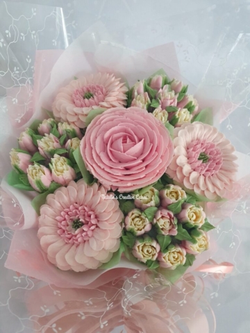 "Small Cupcake Bouquet Pale Pinks"