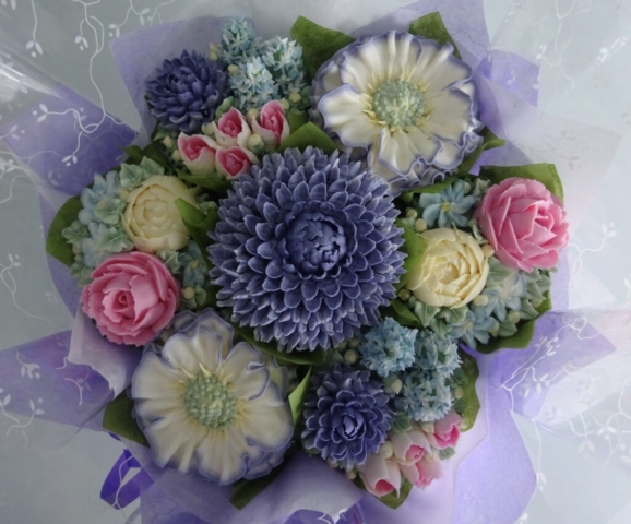 "Small Deluxe Cupcake Bouquet Pastel Shades"