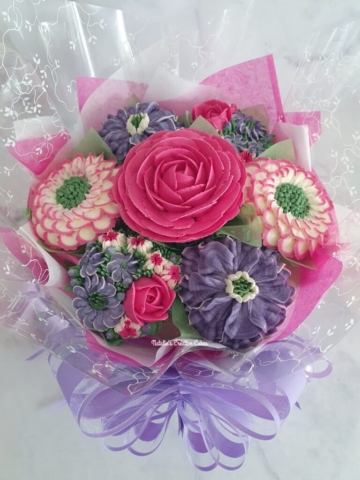 "Small Deluxe Cupcake Cupcake Bouquet Lilac, Pink"