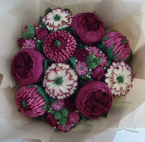 "Medium Deluxe Cupcake Bouquet in Claret"