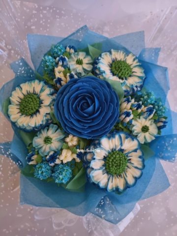 "Small Deluxe Cupcake Bouquet Bright Blues"
