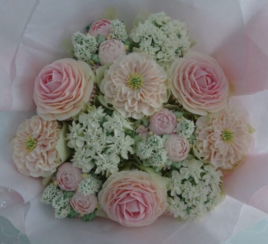 Deluxe Medium Cupcake Bouquet in Blush