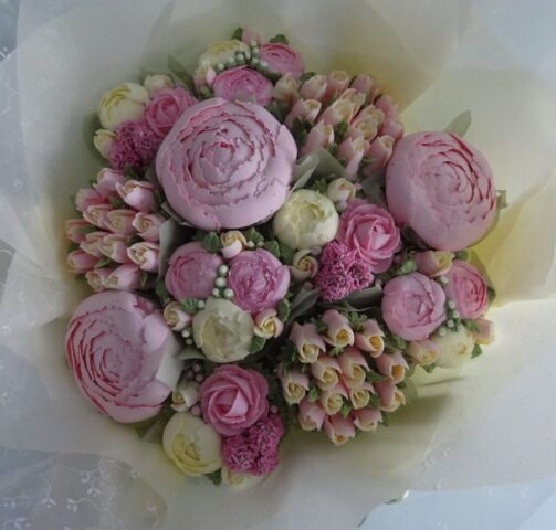"Medium Deluxe Cupcake Bouquet Lemon and Pink"
