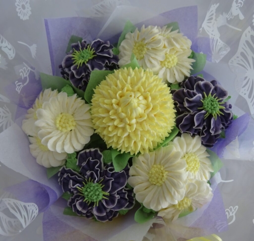 "Small Deluxe Bouquet Daisies"