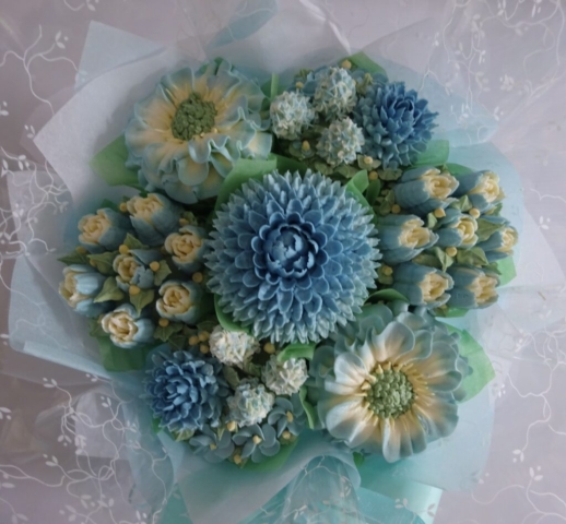 "Small Deluxe Bouquet Baby Blue"