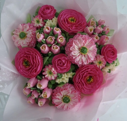 "Medium Deluxe Cupcake Bouquet in Bright Pink"