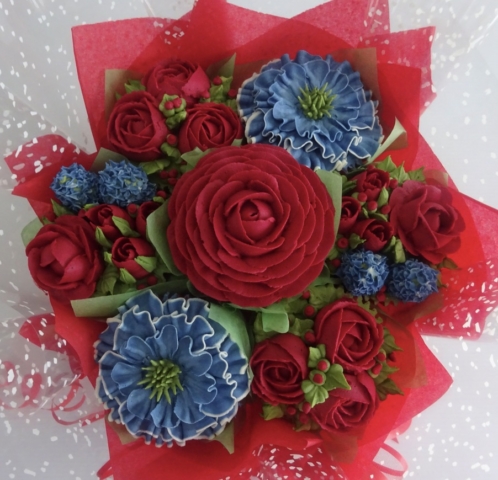 "Small Deluxe Cupcake Bouquet Red, Blues"