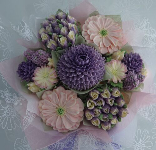 "Small Deluxe Cupcake Bouquet Lilac, Purple, Pink"