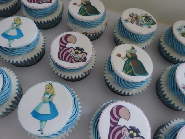 "Alice in Wonderland Cupcakes"
