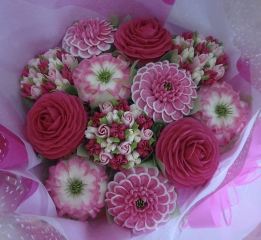 "Medium Deluxe Cupcake Bouquet Pinks"