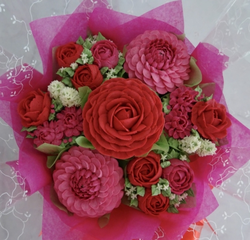 "Small Deluxe Cupcake Bouquet Red, Deep Pink"