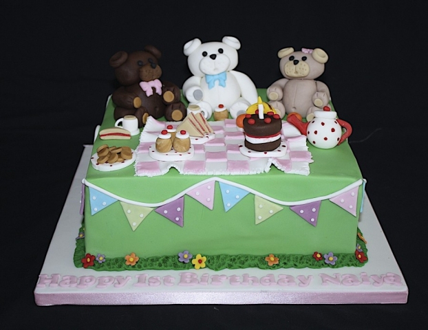 "Teddy BearsPicnic Square Cake"