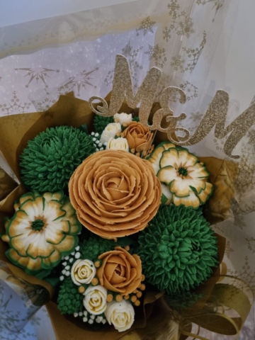 "Green and Gold Christmas Cupcake Bouquet"
