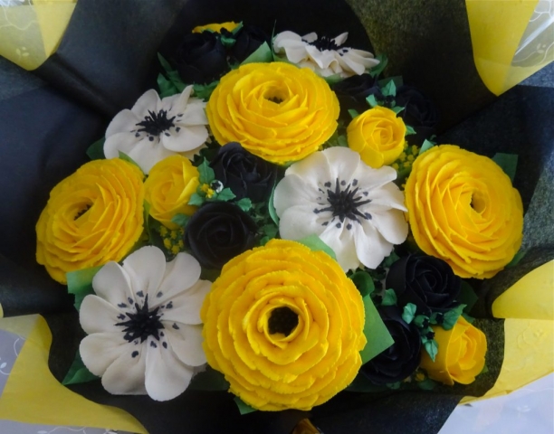 "Deluxe Medium Bouquet in Yellow, Black, White"