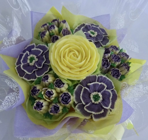 "Small Bouquet Purple and Lemon"