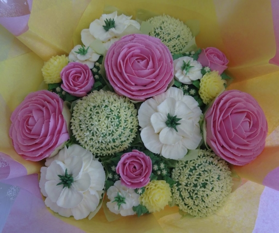 "Deluxe Medium Bouquet in Pink & lemon"