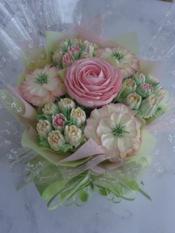 "Small bouquet in Pink White and Mint Green"