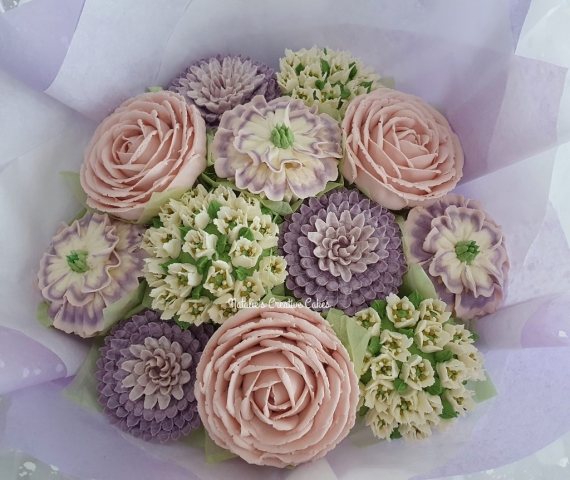 "Medium Deluxe Bouquet Vintage"