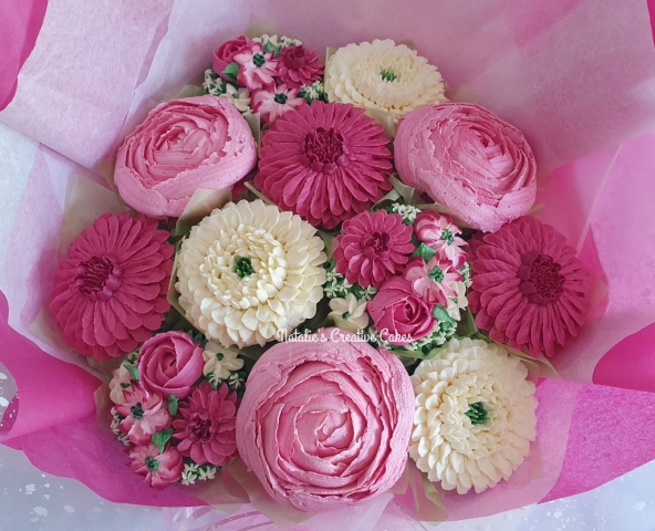 "Medium Deluxe Bouquet in Deep Pink"