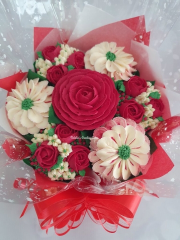 "Small Deluxe Bouquet in Red and White"