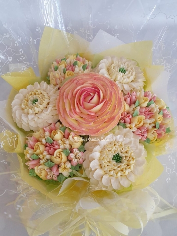 "Small Cupcake Bouquet in Lemon, White, Pink"