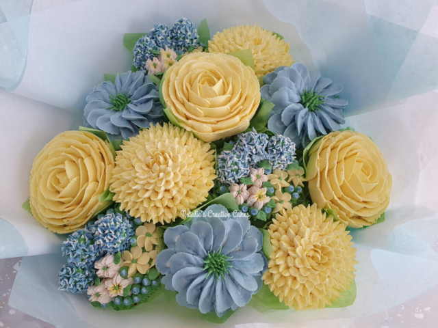 "Medium Deluxe Bouquet in Lemons, Blues"