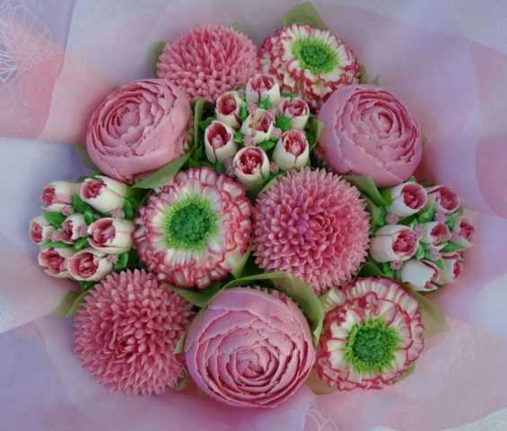 "Medium Deluxe Bouquet in Pinks"