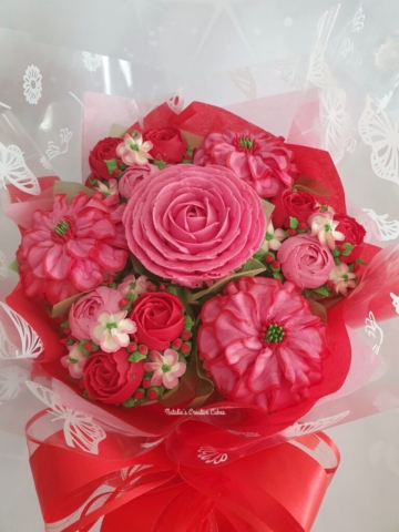 "Small Deluxe Bouquet Red and Pink"