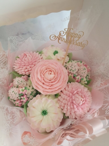 "Small Deluxe Bouquet Blush"