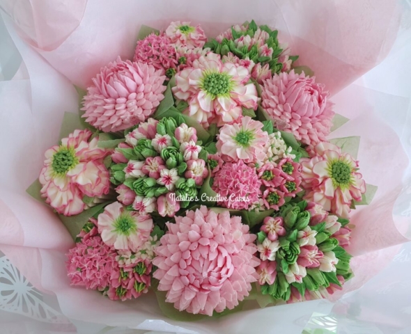 "Medium Deluxe Bouquet in Pinks"