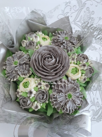 "Small Deluxe Bouquet in Silver"